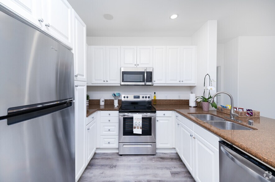 More Photos Of 633 W Route 66, Glendora Apartments For Sale