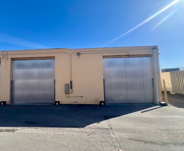 More Photos Of 7823-41 Noble Ave, Van Nuys Warehouse For Lease