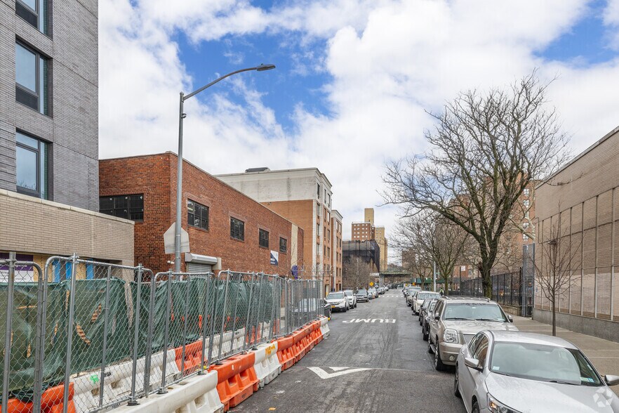 More Photos Of 400 Thatford Ave, Brooklyn Schools For Lease