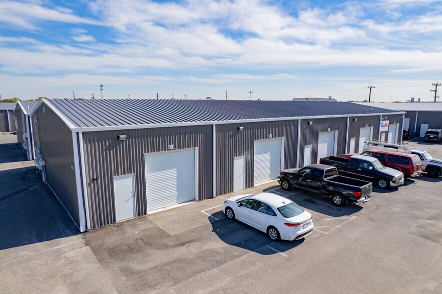 More Photos Of 2203 Cascade Pky, San Antonio Unknown For Lease