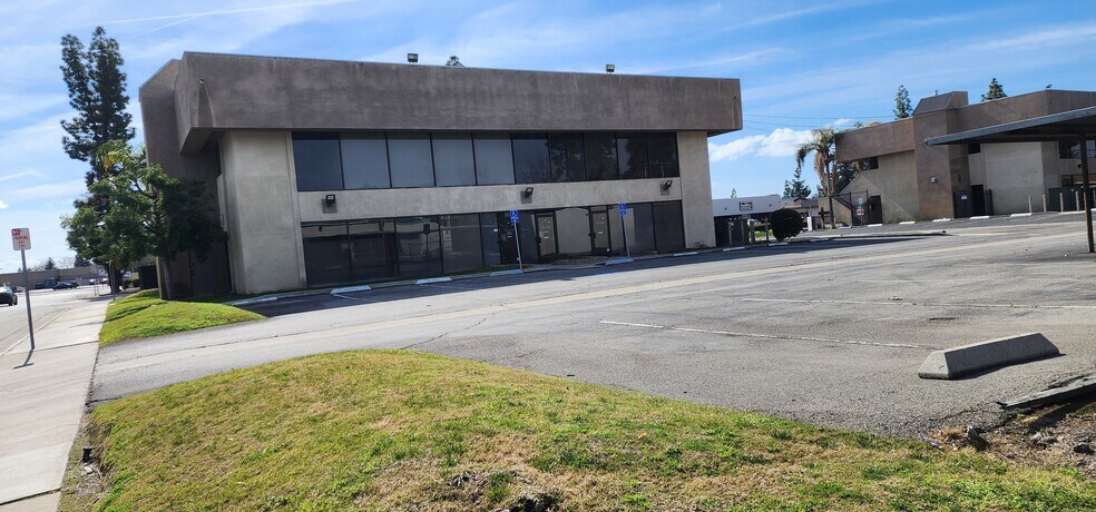 More Photos Of 4600 American Ave, Bakersfield Office For Lease