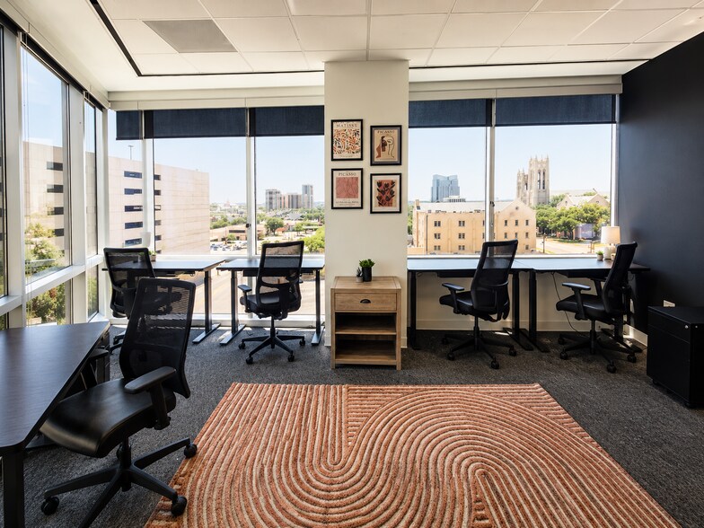 More Photos Of 600 W 6th St, Fort Worth Coworking Space