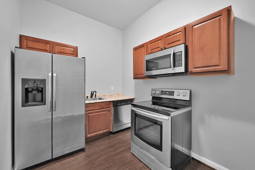 More Photos Of 15513 Capitol Hill Rd, Montgomery Service For Sale