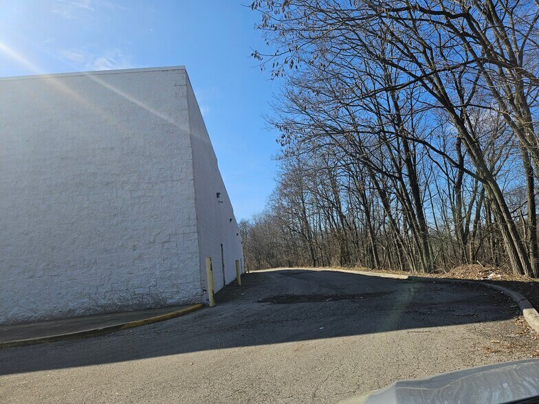 More Photos Of 15977-15981 State Route 170, Calcutta Freestanding For Lease