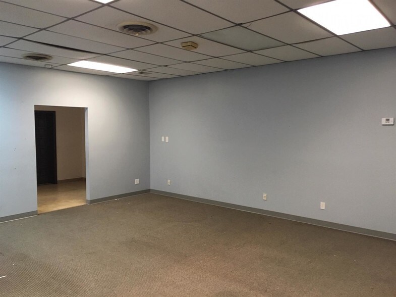 More Photos Of 8031-8045 Euclid Ave, Munster Storefront Retail Office For Lease