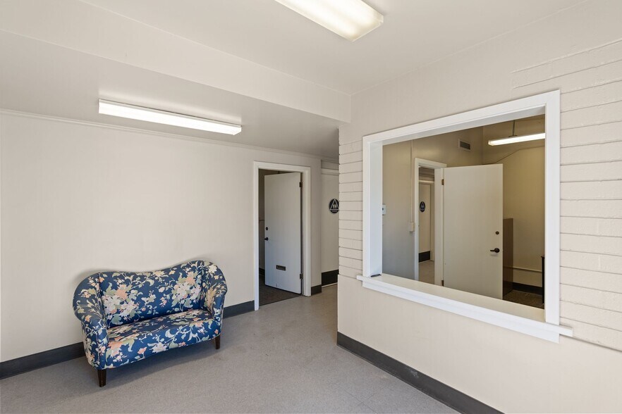 More Photos Of 130 E Alvarado St, Fallbrook Office For Sale