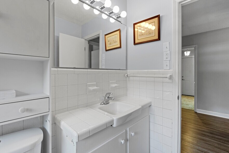 More Photos Of 104 Round Knob Rd, Lexington Office For Sale