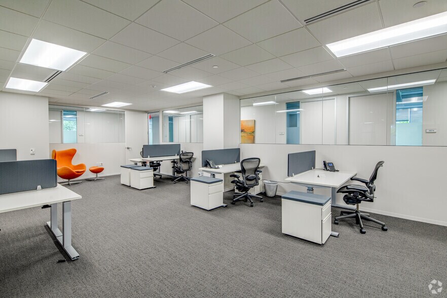 More Photos Of 2101 L St NW, Washington Office For Lease