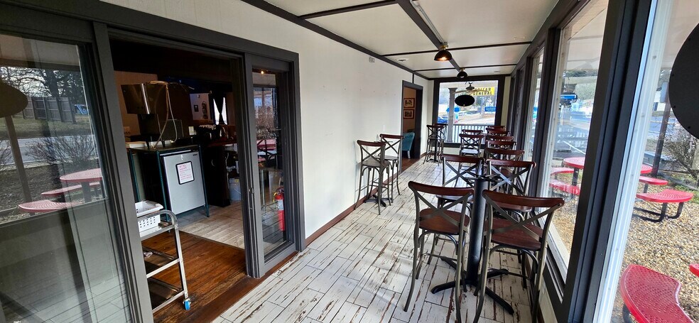 More Photos Of 6874 Reinhardt College Pky, Waleska Freestanding For Lease