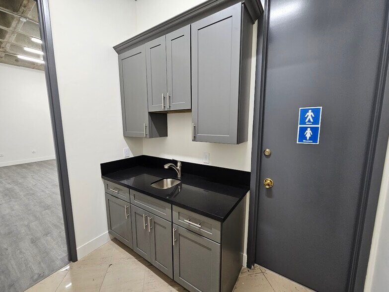 More Photos Of 1800 E 16th St, Los Angeles Warehouse For Lease