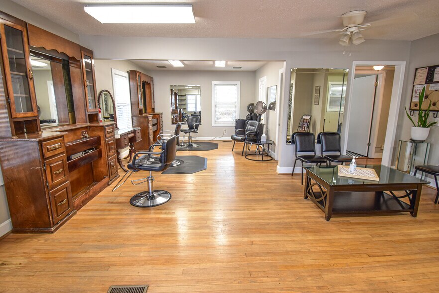 More Photos Of 2105 Lurleen B Wallace Blvd, Northport General Retail For Sale