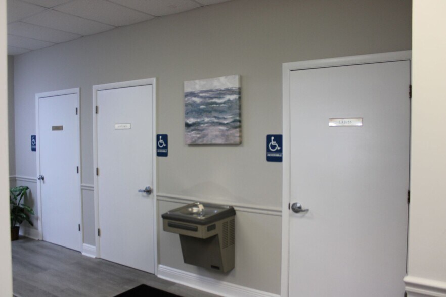 More Photos Of 4175 Woodlands Pky, Palm Harbor Coworking Space