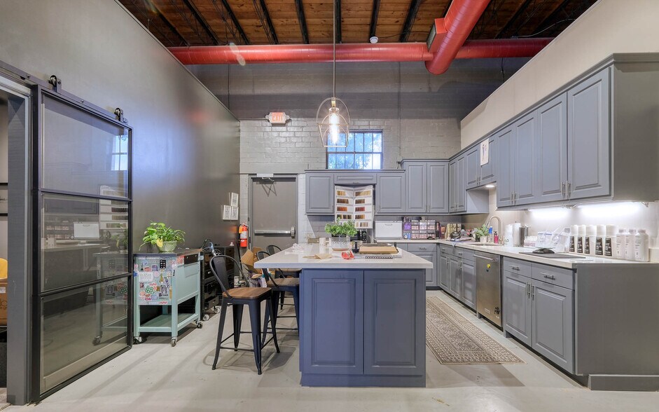 More Photos Of 2302 Main St, Waller Office For Sale