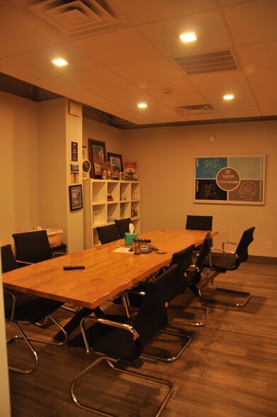 More Photos Of 917 Commerce Cir, Hanahan Warehouse For Lease