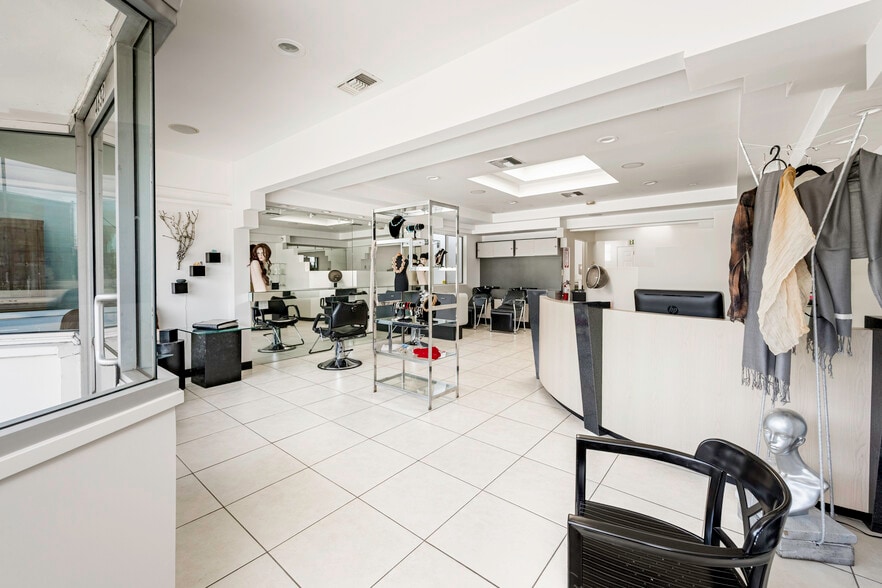 More Photos Of 4632 E 7th St, Long Beach Storefront For Sale
