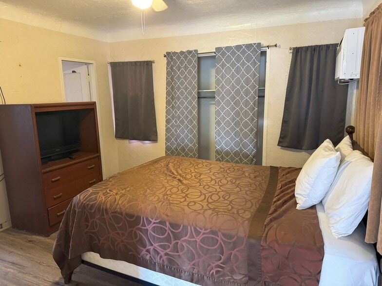 More Photos Of 698 E Polk St, Coalinga Hotel For Sale