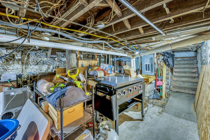 More Photos Of 524 Court St, Scranton General Retail For Sale