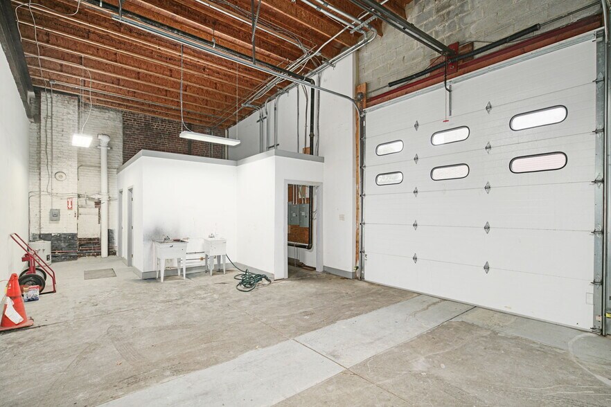 More Photos Of 2969 Salmon, Philadelphia Office For Sale