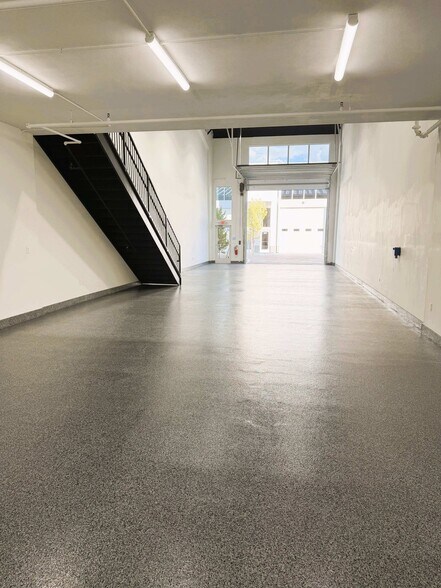 More Photos Of 3588 Plover Ave, Naples Specialty For Lease