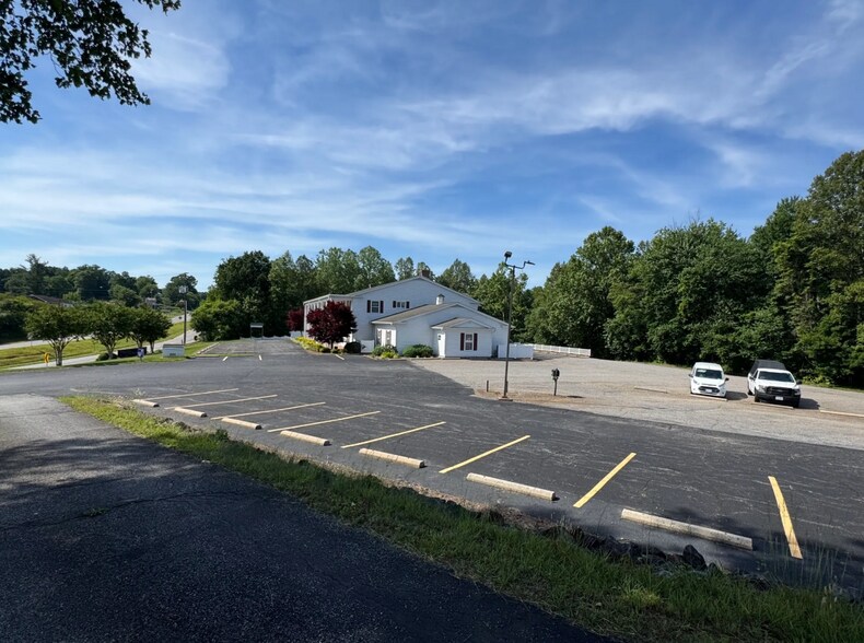 More Photos Of 9112 Virginia Ave, Bassett Office For Sale