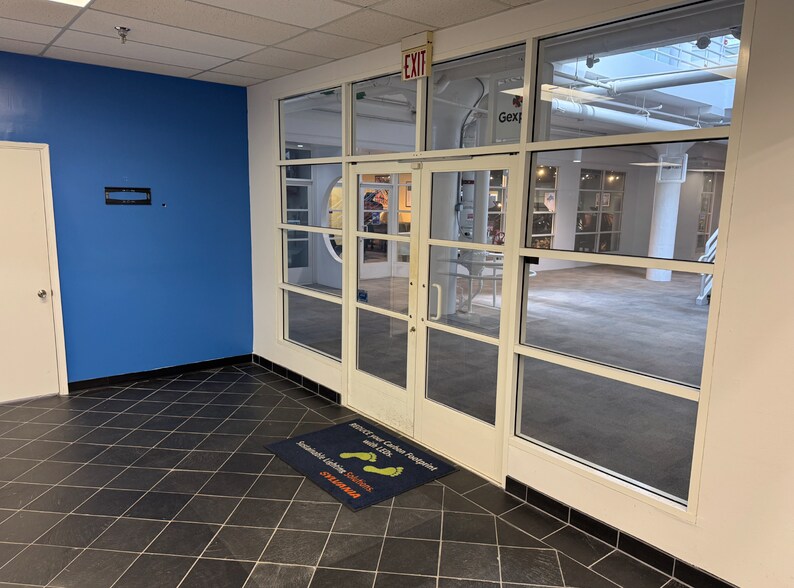 More Photos Of 560 Nimitz Hwy, Honolulu Office For Lease