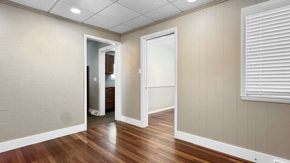 More Photos Of 118 Stimson St, Cadillac Office For Sale