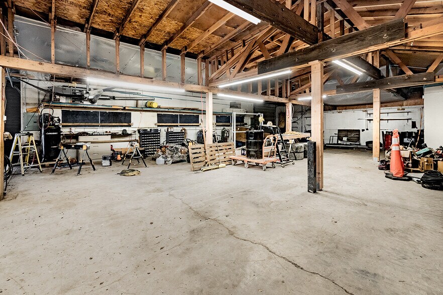 More Photos Of 910 Glendale Ave, Sparks Showroom For Sale