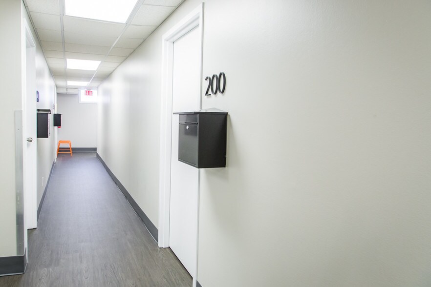 More Photos Of 10308 State Line Rd, Leawood Office For Lease