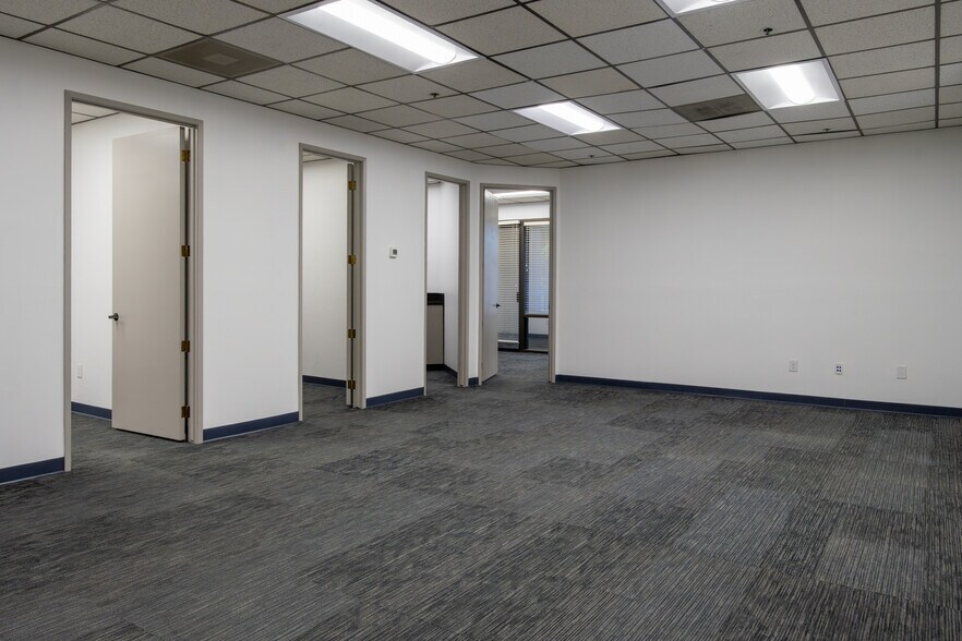 More Photos Of 3434 Truxtun Ave, Bakersfield Office For Lease
