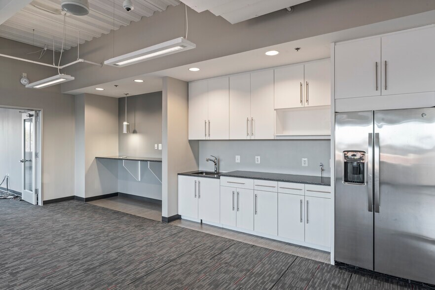 More Photos Of 10718 Richmond Hwy, Lorton Office For Lease