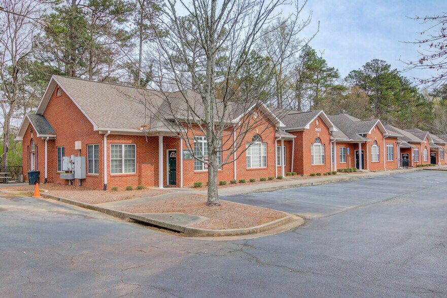 More Photos Of 10425 Old Alabama Connector Rd, Alpharetta Office For Lease