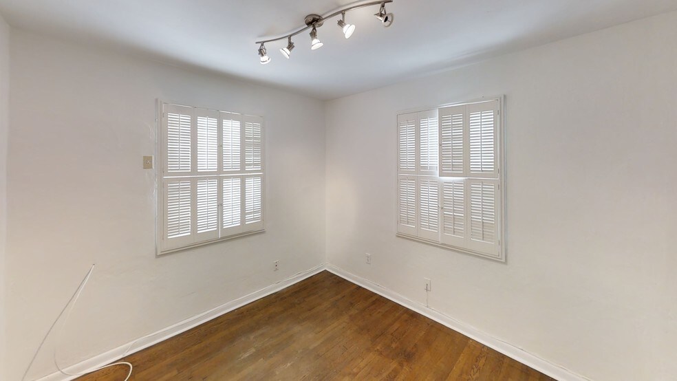 More Photos Of 1501 Sunset Dr, Coral Gables Office For Lease