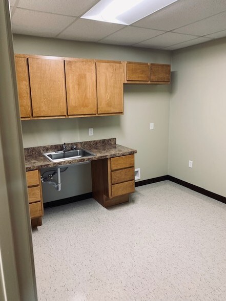 More Photos Of 909 S 14th St, La Porte Warehouse For Lease