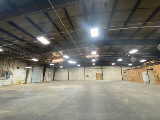 More Photos Of 100 Aiken St, Cartersville Manufacturing For Lease