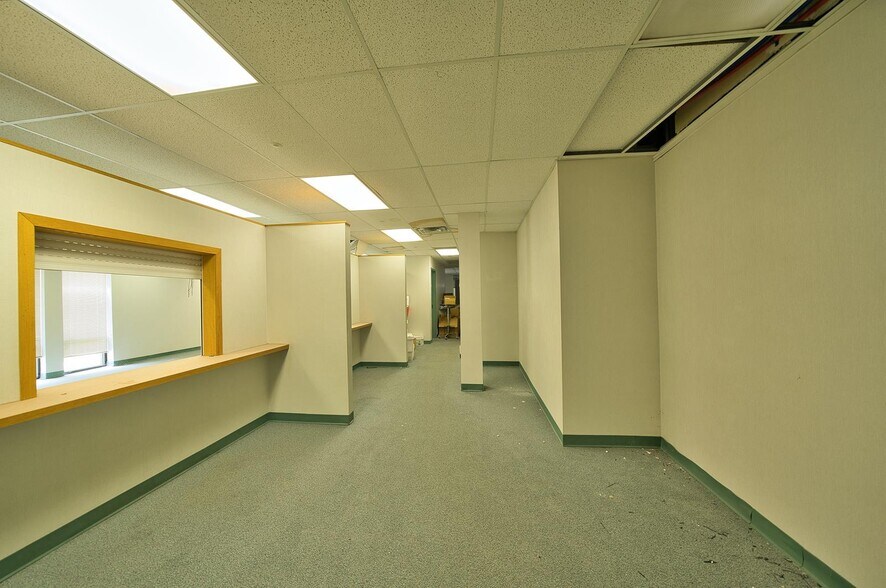 More Photos Of 3620 Biddle Ave, Wyandotte Medical For Sale