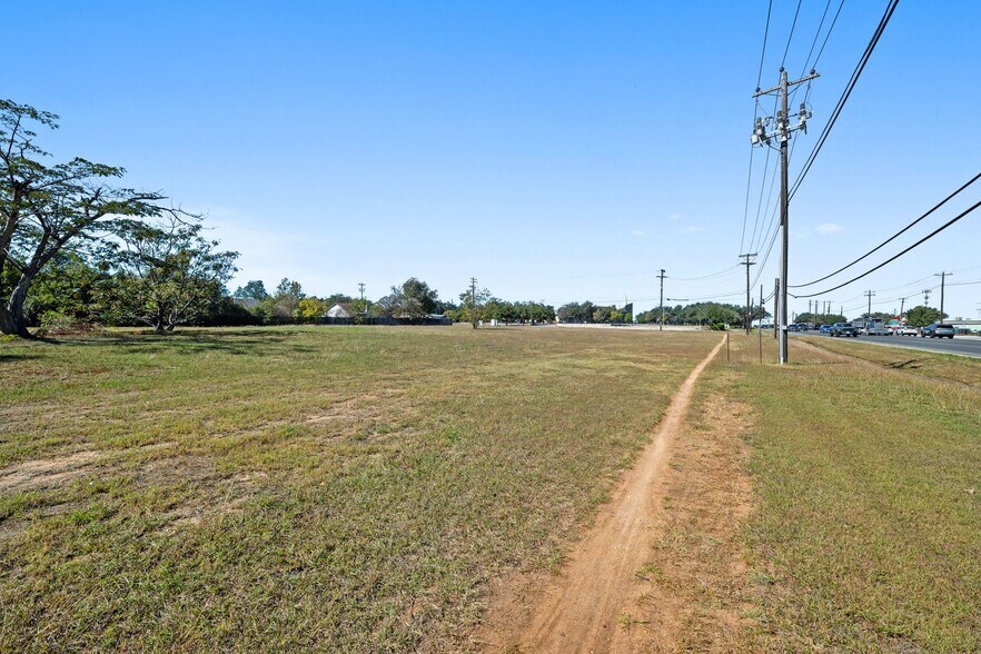 More Photos Of 1705-1709 N Bell Blvd, Cedar Park Land For Sale