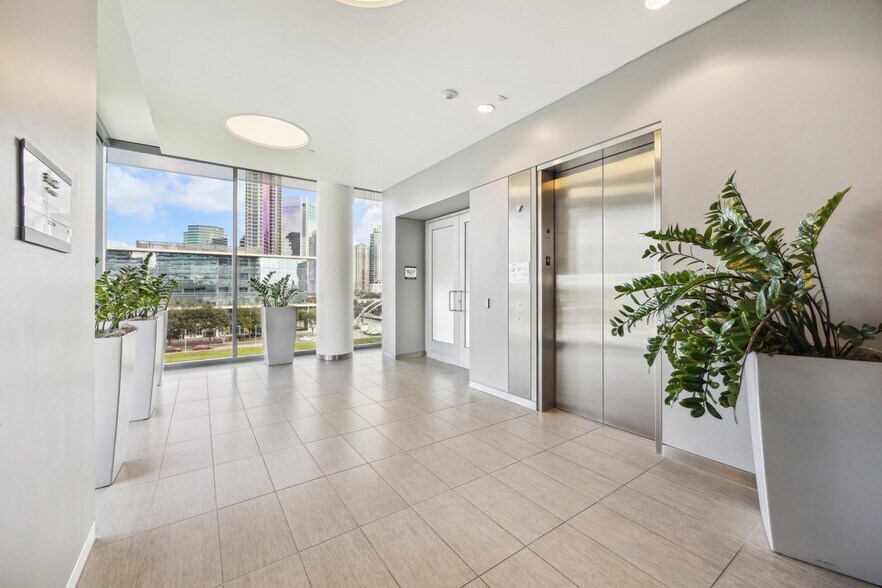 More Photos Of 1800 Post Oak Blvd, Houston Office For Lease