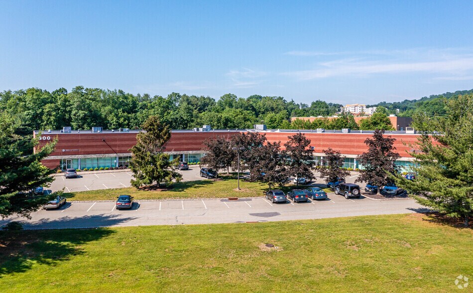 More Photos Of 300 Roundhill Dr, Rockaway Warehouse For Lease
