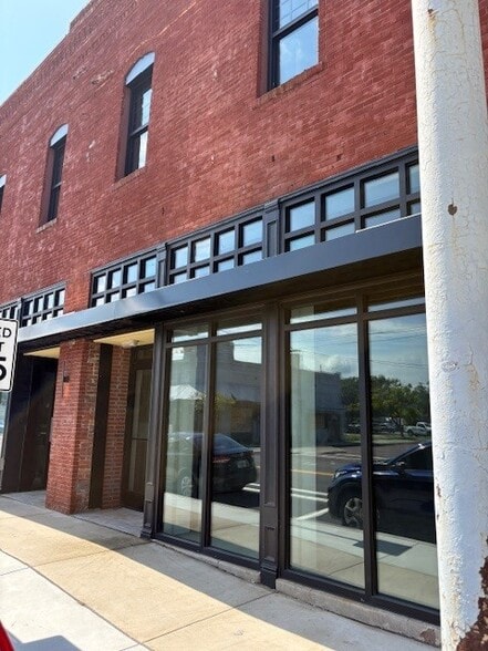 Primary Photo Of 2144 W Main St, Tampa Office For Lease