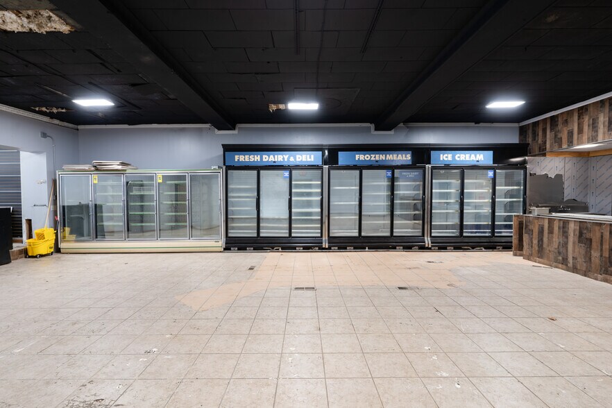 More Photos Of 392 Lyell Ave, Rochester Bar For Sale