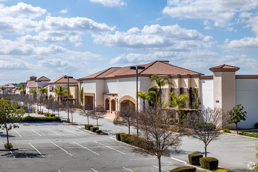 More Photos Of Hwy 60 @ I-215, Riverside Unknown For Lease