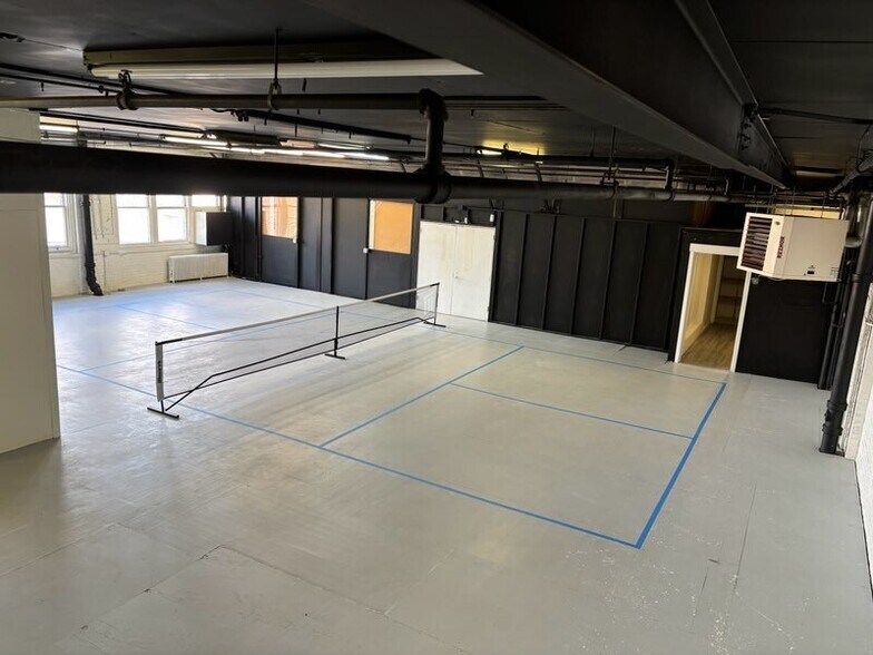 More Photos Of 400-410 N Hermitage Ave, Chicago Flex For Lease