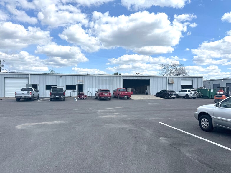 More Photos Of 2055 NW 8th Ave, Ocala Warehouse For Lease