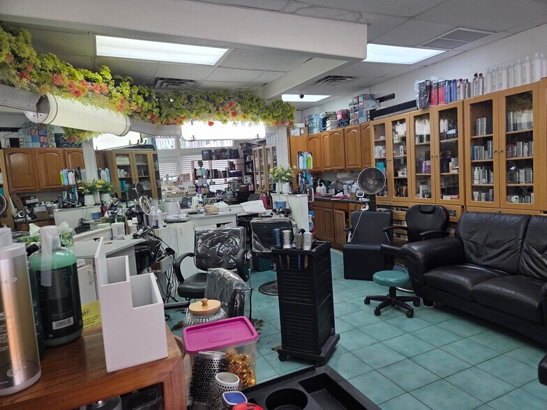More Photos Of 3-3204 Kuhio Hwy, Lihue General Retail For Sale
