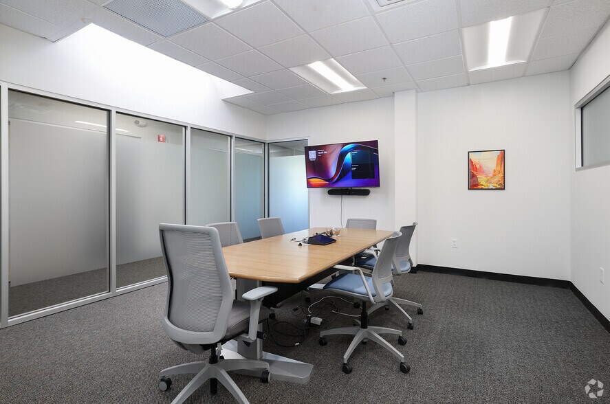 More Photos Of 34 Commerce Way, Woburn Research And Development For Lease