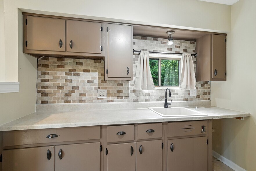 More Photos Of 7826 Columbia Rd, Maineville Office For Sale