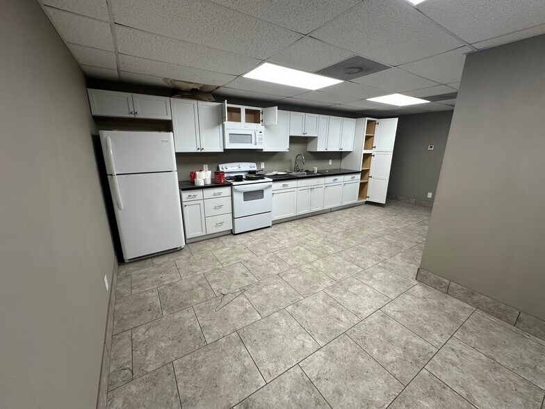 More Photos Of 1207 S County Road West, Odessa Warehouse For Lease