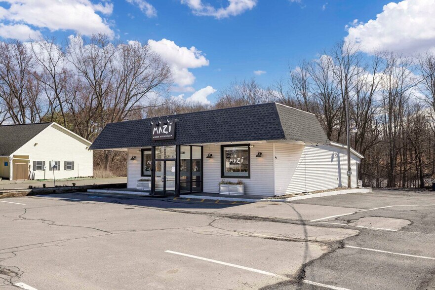 More Photos Of 7588 N Broadway, Red Hook Specialty For Sale