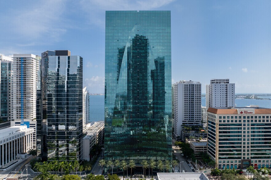 More Photos Of 1395 Brickell Ave, Miami Office Residential For Lease