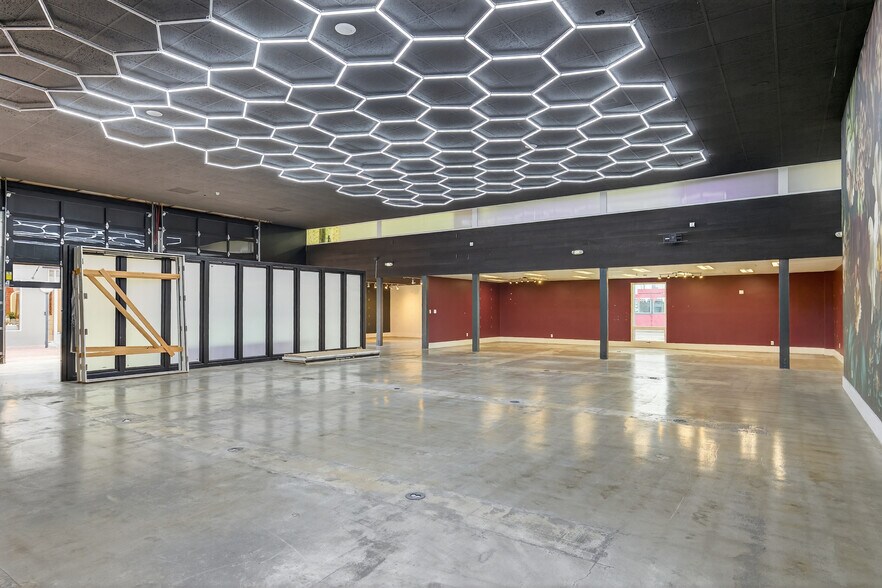 More Photos Of 1895 E Main St, Ventura General Retail For Sale